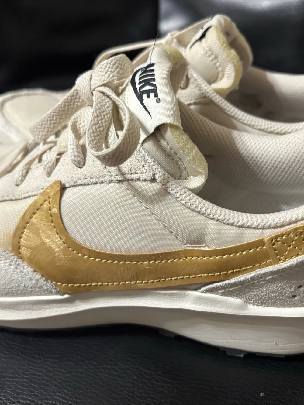 Nike 1972 Women's Cream Sneakers with Gold Swoosh size: 8